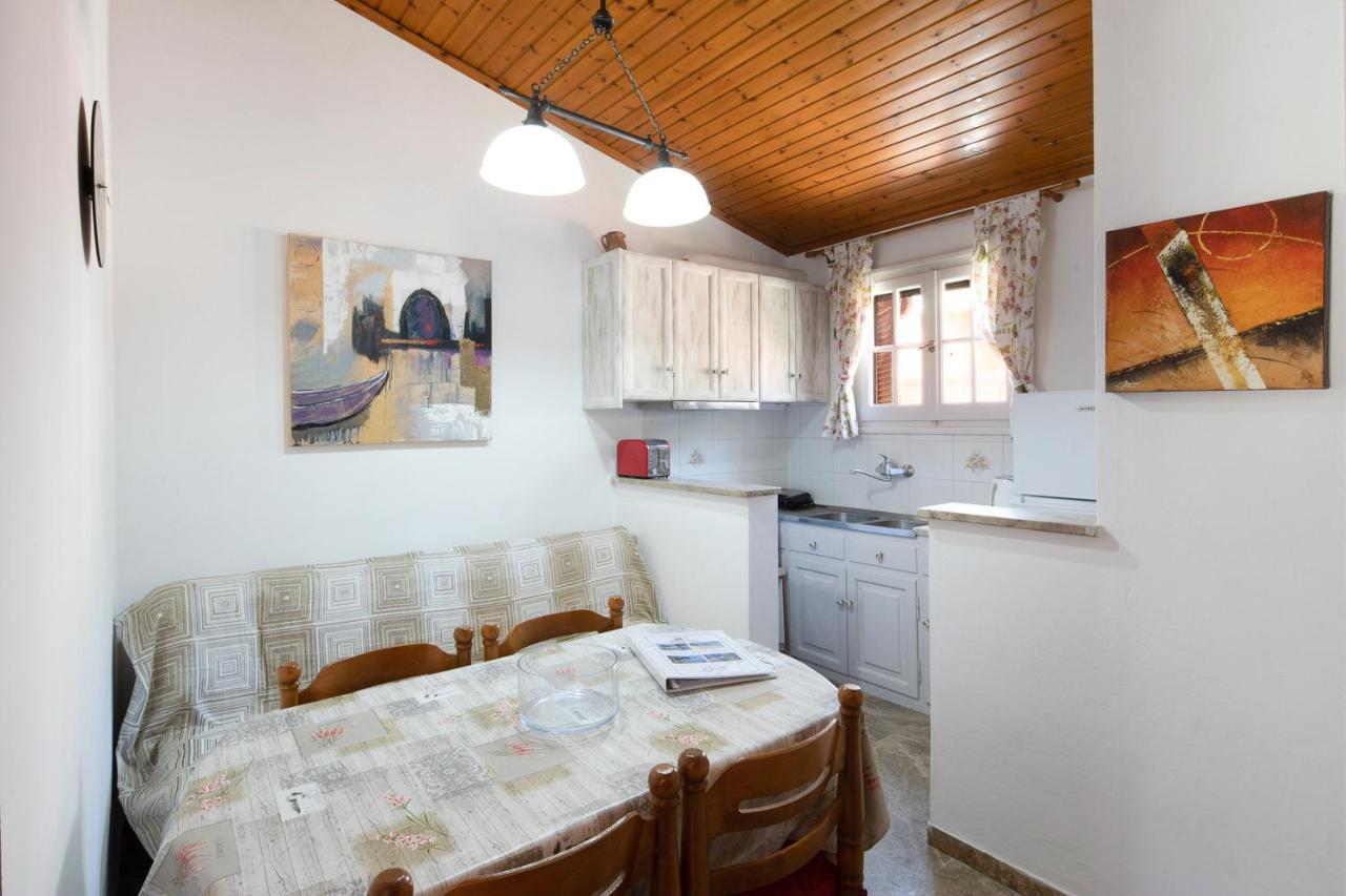 Amalia Cottages Агиос-Гордиос Экстерьер фото